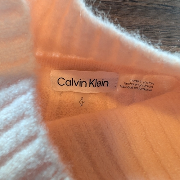 Calvin Klein Soft Light Pink Sweater Size Small - Picture 4 of 8